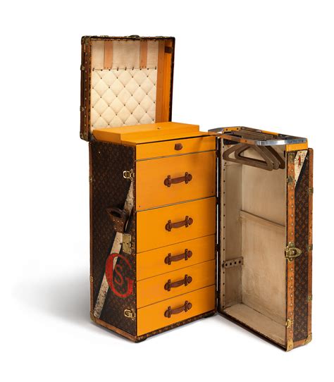 Products by Louis Vuitton: Louis Vuitton: 100 Legendary Trunks .